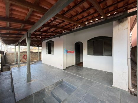 Foto 1 do(a) Casa de 3 quartos à venda em Santa Bárbara, João Monlevade