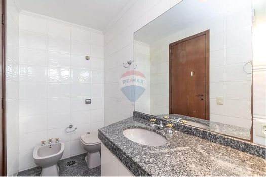 Foto 30 do(a) Casa de 4 quartos à venda em Mercês, Curitiba