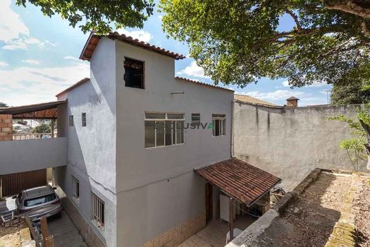 Foto 1 do(a) Casa de 4 quartos à venda em Califórnia, Belo Horizonte