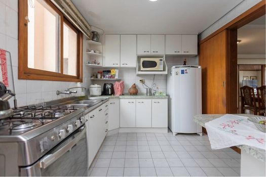 Foto 25 do(a) Apartamento de 3 quartos à venda em Jardim Lindóia, Porto Alegre