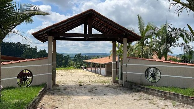 Foto 1 do(a) Fazenda / Sítio / Chácara de 4 quartos à venda em null, Tomazina