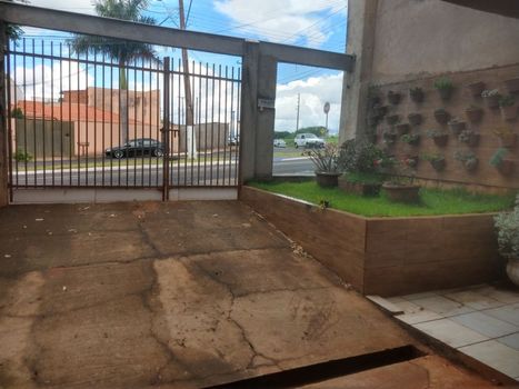 Foto 9 do(a) Casa de 4 quartos à venda em Jardim Imagawa, Londrina