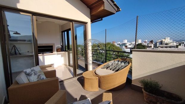 Foto 2 do(a) Cobertura de 4 quartos à venda em Rio Tavares, Florianópolis