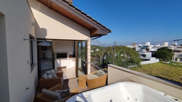 Foto 1 do(a) Cobertura de 4 quartos à venda em Rio Tavares, Florianópolis