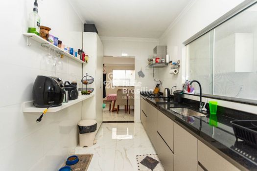 Foto 4 do(a) Casa de 3 quartos à venda em Guará I, Brasília