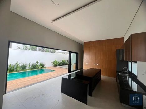 Foto 1 do(a) Casa em Condomínio de 3 quartos à venda em Granada, Uberlândia
