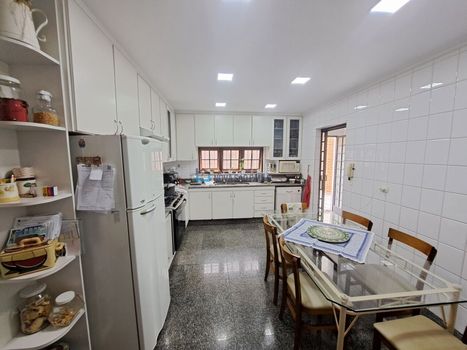 Foto 8 do(a) Casa de 4 quartos à venda em Cidade Vargas, São Paulo