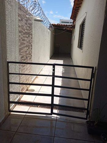 Foto 19 do(a) Casa de 4 quartos à venda em Jardim das Palmeiras, Uberlândia
