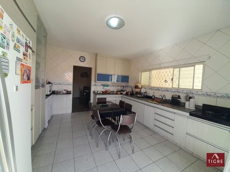 Foto 2 do(a) Casa de 5 quartos à venda em Planalto, Belo Horizonte