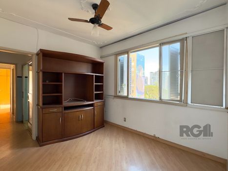 Foto 2 do(a) Apartamento de 2 quartos à venda em Centro Histórico, Porto Alegre