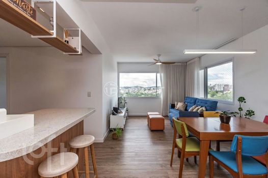Foto 1 do(a) Apartamento de 2 quartos à venda em Passo da Areia, Porto Alegre
