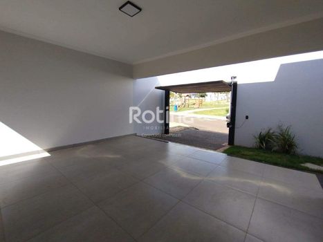 Foto 4 do(a) Casa de 3 quartos para alugar em Aclimação, Uberlândia