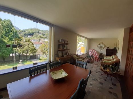 Foto 10 do(a) Casa de 5 quartos para alugar em Castelanea, Petrópolis