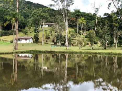 Foto 2 do(a) Fazenda / Sítio / Chácara de 5 quartos à venda em Aldeinha, Itapecerica da Serra