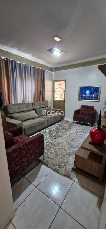 Foto 4 do(a) Casa de 3 quartos à venda em Jardim Canaã, Uberlândia
