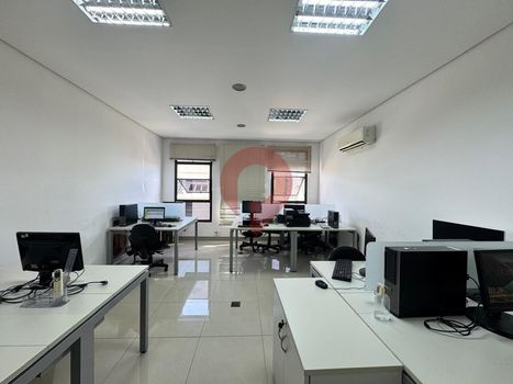 Foto 2 do(a) Sala / Conjunto Comercial de 2 quartos à venda em Loteamento Paiquerê, Valinhos