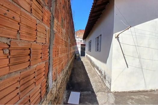 Foto 25 do(a) Casa de 4 quartos à venda em Jardim Tropical, Lins