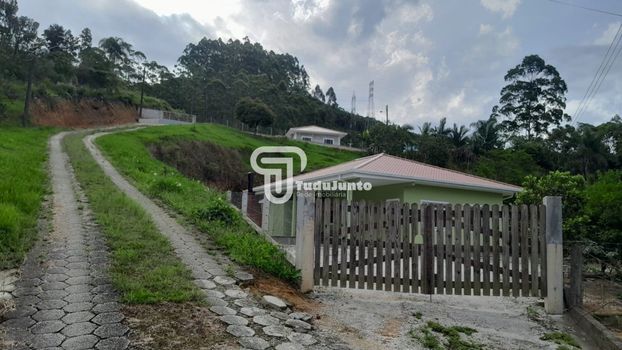 Foto 1 do(a) Fazenda / Sítio / Chácara de 5 quartos à venda em Encruzilhada, Biguaçu