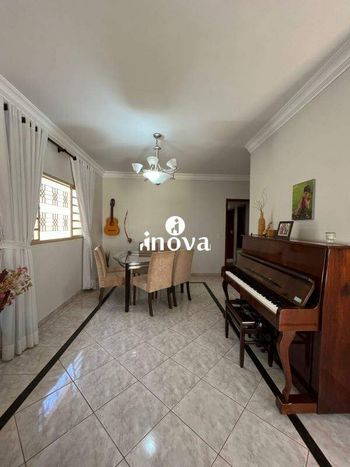 Foto 6 do(a) Casa de 4 quartos à venda em Santa Maria, Uberaba
