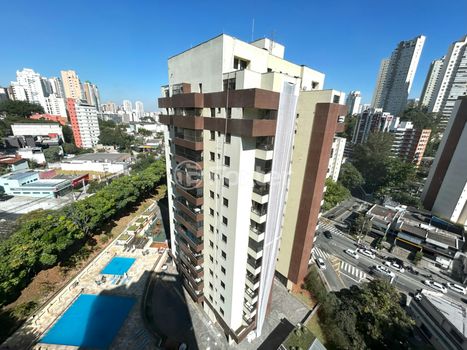 Foto 3 do(a) Cobertura de 3 quartos à venda em Vila Andrade, São Paulo