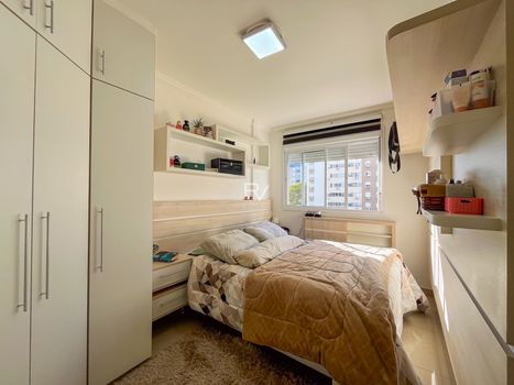 Foto 9 do(a) Apartamento de 2 quartos à venda em Passo da Areia, Porto Alegre