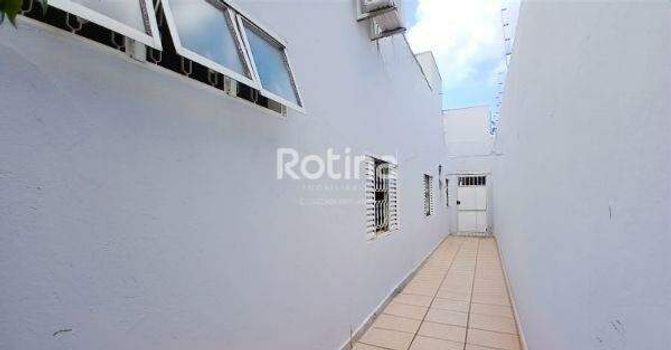 Foto 20 do(a) Casa de 4 quartos à venda em Segismundo Pereira, Uberlândia