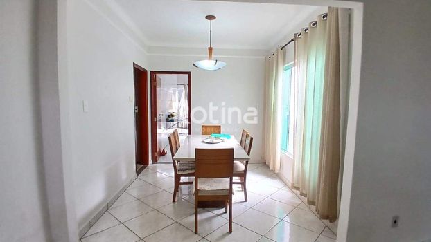 Foto 1 do(a) Casa de 4 quartos à venda em Segismundo Pereira, Uberlândia