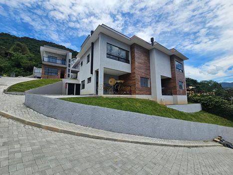 Foto 1 do(a) Casa em Condomínio de 3 quartos à venda em Golfe, Teresópolis