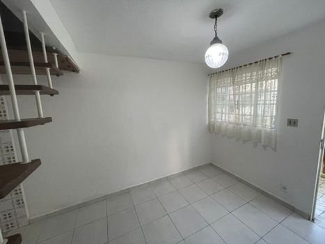 Foto 2 do(a) Casa de 2 quartos à venda em Jardim Itália, São Paulo