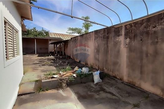 Foto 23 do(a) Casa de 3 quartos à venda em Centro, Lins