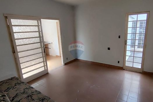 Foto 16 do(a) Casa de 3 quartos à venda em Centro, Lins