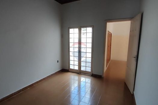 Foto 11 do(a) Casa de 3 quartos à venda em Centro, Lins