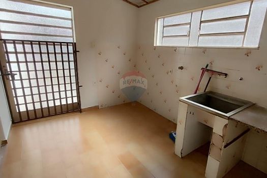 Foto 14 do(a) Casa de 3 quartos à venda em Centro, Lins