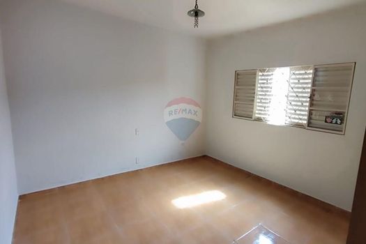 Foto 18 do(a) Casa de 3 quartos à venda em Centro, Lins