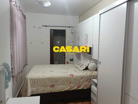 Foto 9 do(a) Casa de 3 quartos à venda em Jardim Las Vegas, Santo André