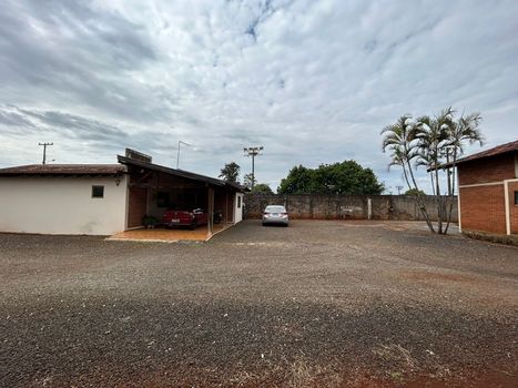 Foto 9 do(a) Fazenda / Sítio / Chácara de 5 quartos à venda em Recanto dos Pinheiros, Cambé