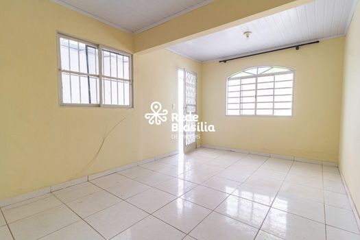Foto 2 do(a) Casa de 5 quartos para alugar em Guará II, Brasília