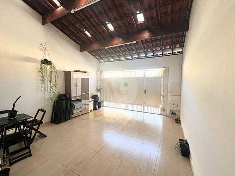 Foto 3 do(a) Casa de 3 quartos à venda em Parque Santa Felícia Jardim, São Carlos