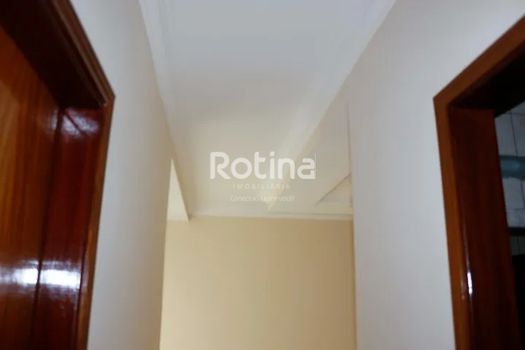 Foto 7 do(a) Apartamento de 3 quartos à venda em Segismundo Pereira, Uberlândia