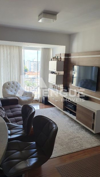 Foto 2 do(a) Apartamento de 3 quartos à venda em Vila Ipiranga, Porto Alegre