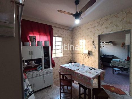 Foto 4 do(a) Casa de 4 quartos à venda em Brasil, Uberlândia