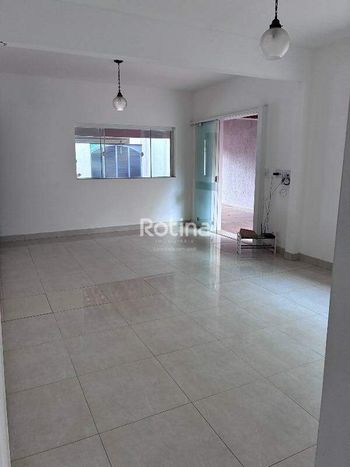 Foto 2 do(a) Casa de 3 quartos à venda em Lídice, Uberlândia