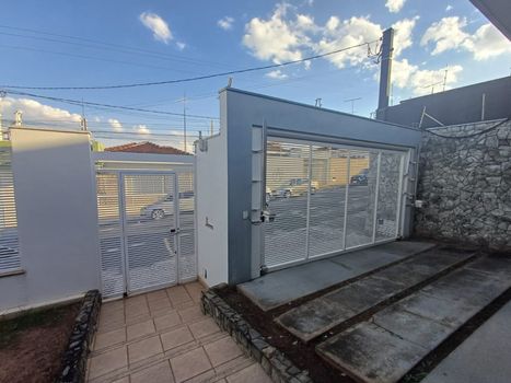 Foto 2 do(a) Casa de 3 quartos à venda em Centro, Franca