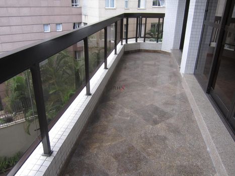 Foto 4 do(a) Apartamento de 3 quartos à venda em Vila Nova Conceição, São Paulo