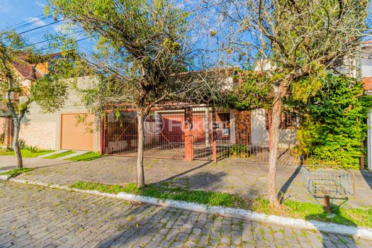 Foto 3 do(a) Casa de 3 quartos à venda em Ipanema, Porto Alegre