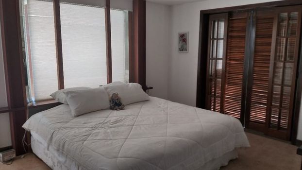 Foto 7 do(a) Casa em Condomínio de 6 quartos à venda em Nogueira, Petrópolis