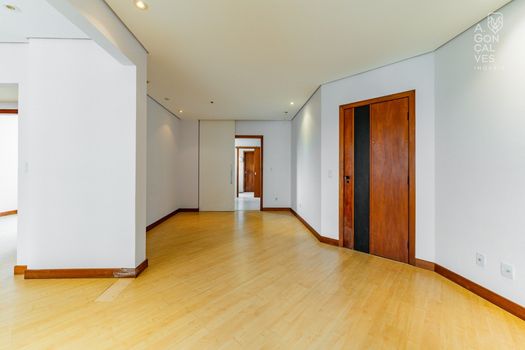 Foto 3 do(a) Apartamento de 3 quartos à venda em Cabral, Curitiba