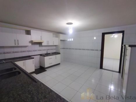 Foto 3 do(a) Casa de 4 quartos à venda em Vila Emília, Maringá