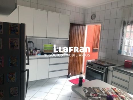Foto 4 do(a) Casa de 4 quartos à venda em Parque Assunção, Taboão da Serra