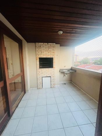 Foto 3 do(a) Apartamento de 2 quartos à venda em Vila Ipiranga, Porto Alegre